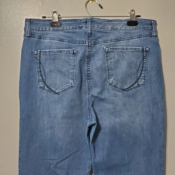 Bandolino Mandie Classic Blue Straight Leg Women's Jeans - Picture 5 of 9